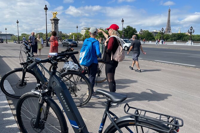 Paris Private Electric Bike Tour With Virtual Reality