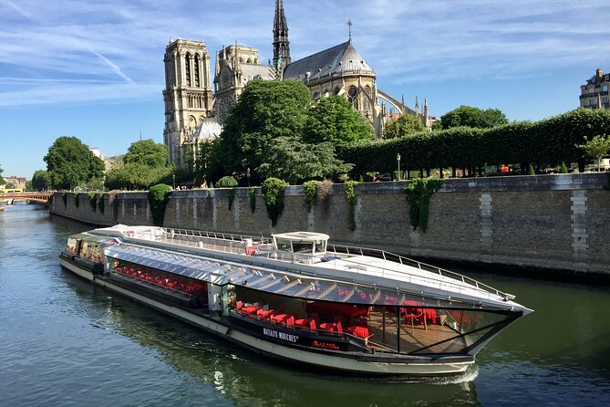 Paris Seine River Lunch Cruise by Bateaux Mouches
