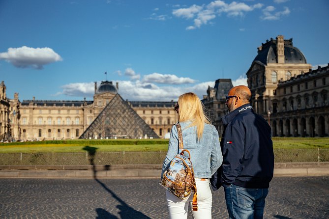 Paris With Locals: Louvre PRIVATE Tour With a Local