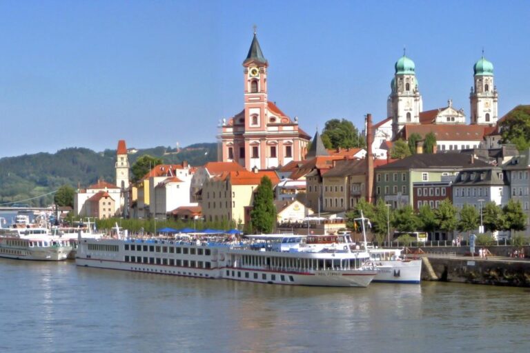 Passau: Private Day Trip to Cesky Krumlov in Czech Republic
