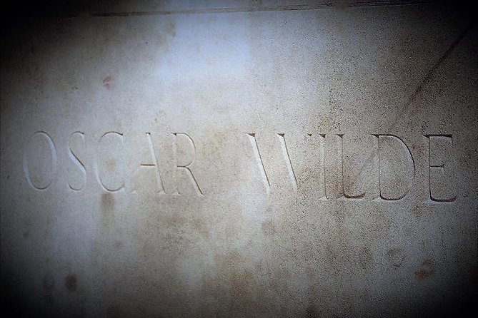 Pere Lachaise Cemetery Walking Tour in Paris