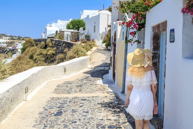 Personalized Private Photoshoot in Fira Santorini