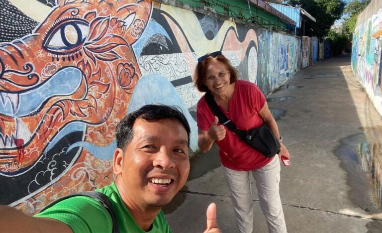 Phnom Penh: Morning Foodie & Street Art Tour by Tuk-Tuk