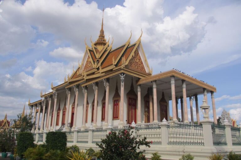 Phnom Penh Small Group City Tour