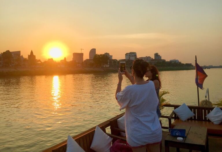 Phnom Penh: Sunset Cruise With Unlimited Beer and Drinks