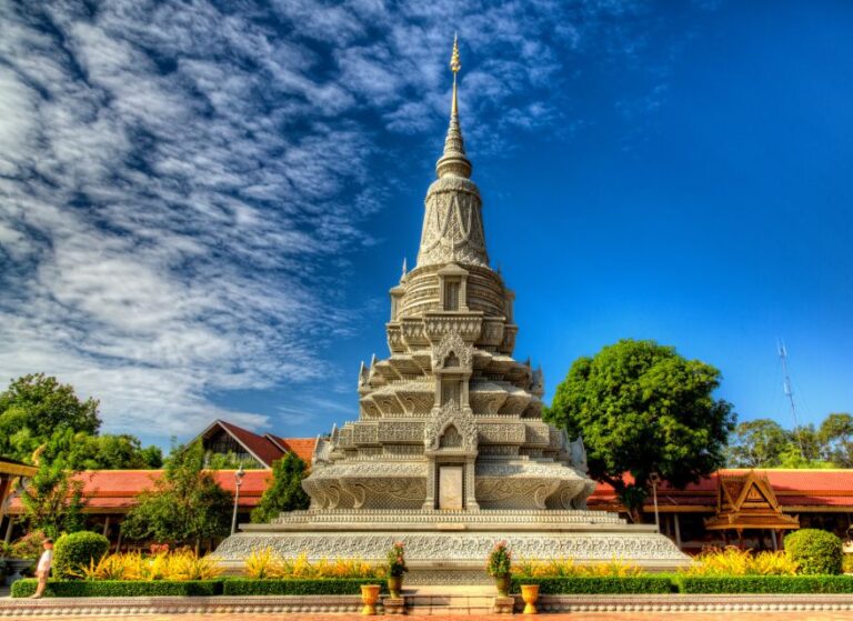 Phnom Penh Welcome Tour: Private Tour With a Local