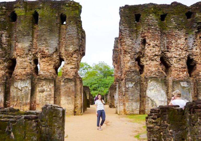 Polonnaruwa: Explore by Tuk-Tuk Tour