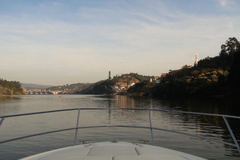 Porto: Francesinha Experience With Yacht Trip