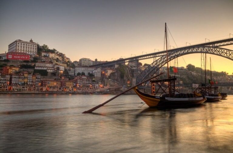 Porto: Full-Day All-Inclusive Private City Sightseeing Tour
