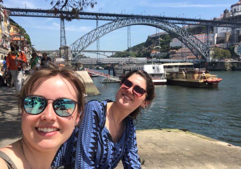 Porto: Scavenger Hunt and City Highlights Walking Tour