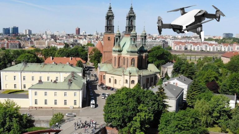 Poznań: Highlights Tour With Drone Video