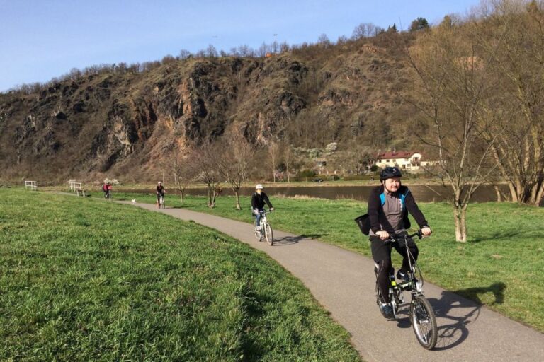 Prague: 3-hour River & Park Bike Tour to Troja Chateau