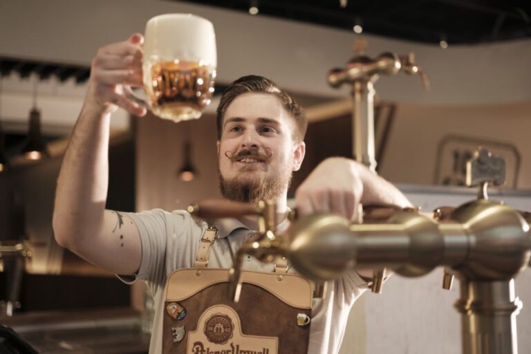 Prague: Beer Pouring Class at Pilsner Urquell Experience