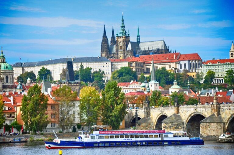 Prague: Castle Guided Tour, Bus Transfer and Boat Combo