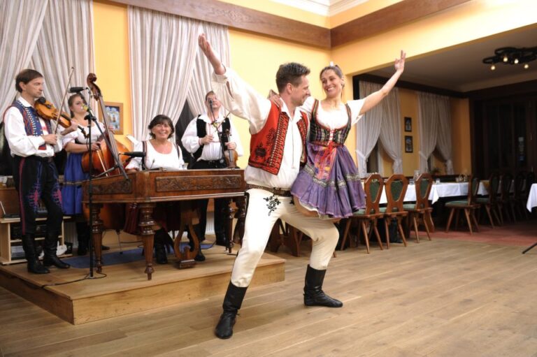 Prague: Folklore Evening With Music and Dinner