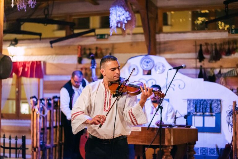 Prague: Folkloric Dinner Show With Unlimited Drinks
