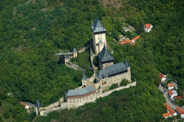 Prague: KarlšTejn Castle Guided Tour With Entry Ticket