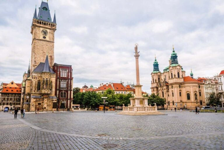 Prague: Old Town Square and Astronomical Clock Audio Guide