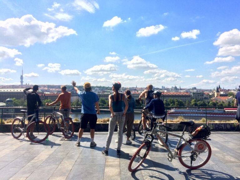 Prague: Stunning Viewpoints, Castle, City & Park Bike Tour