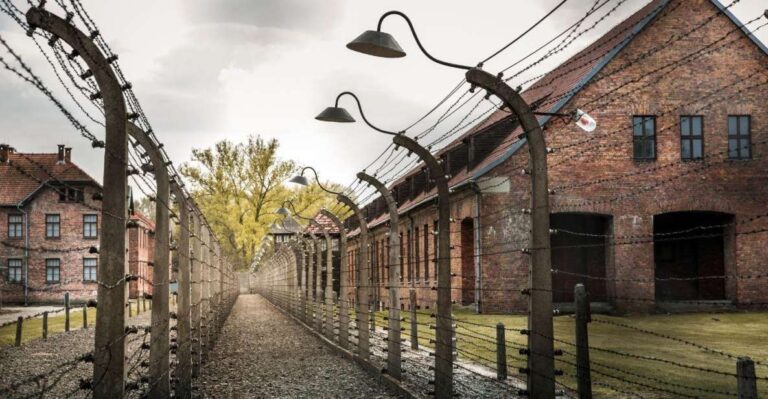Prague: Tour to Auschwitz Birkenau