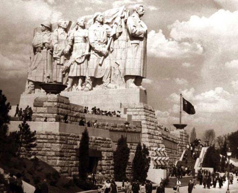 Prague Under Totalitarianism: 3-Hour Historical Tour