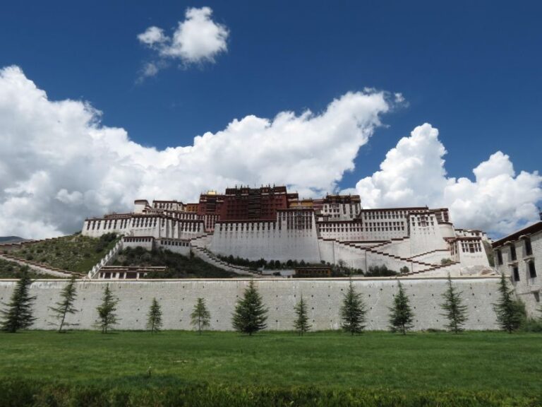 Private 4-Day Lhasa Tour Including Airport Pickup