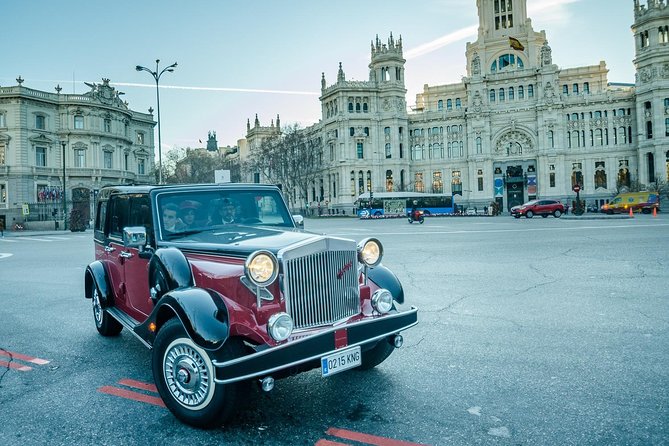 Private 90-Minute Highlights Tour by Classic Car, Madrid