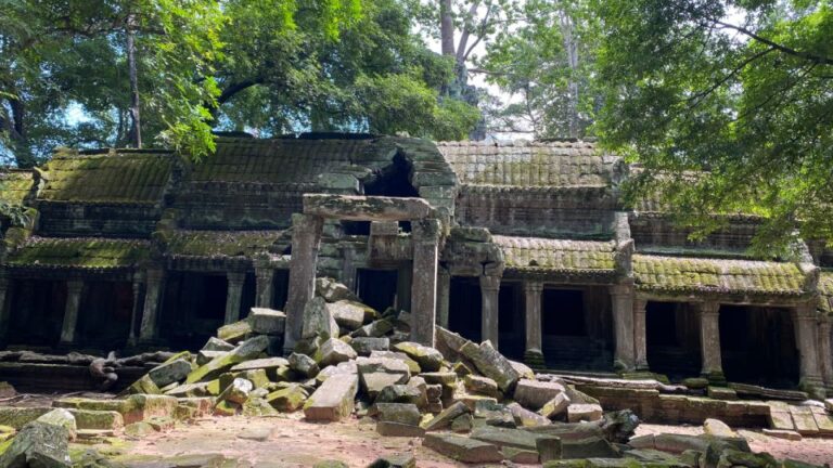 Private Angkor Wat and Banteay Srei Temple Tour