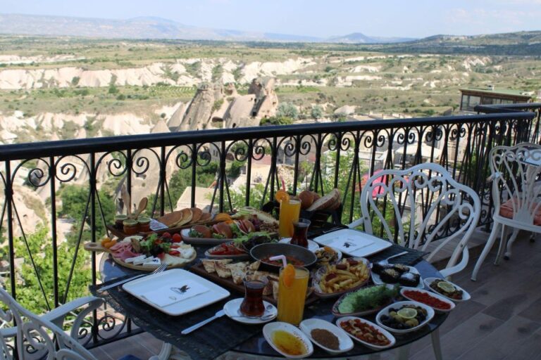 Private Breakfast With Hot Air Balloon View in Cappadocia