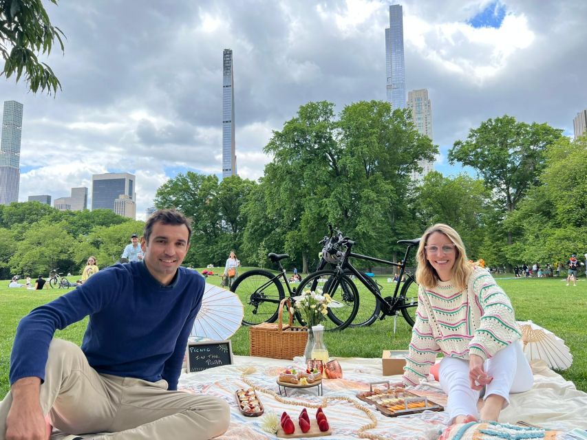1 private central park bike tour and luxurious picnic Private Central Park Bike Tour and Luxurious Picnic
