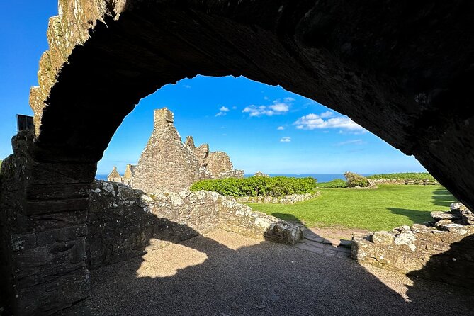 Private Coastal History, Dunnottar Castle and Distillery Tour
