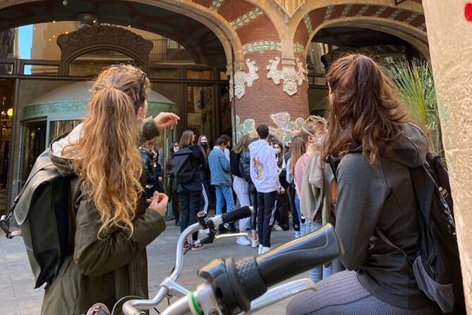 Private Custom E-Bike Tour: Gaudi, Montjuic, Gothic & More!
