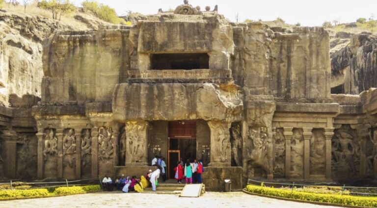 Private Day Tour of Ajanta & Ellora Caves With All Inclusion