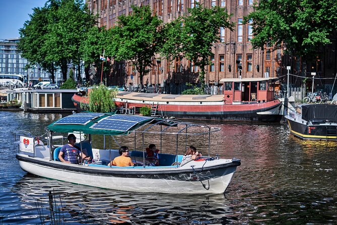 Private Family Tour Through the Small Canals of Amsterdam