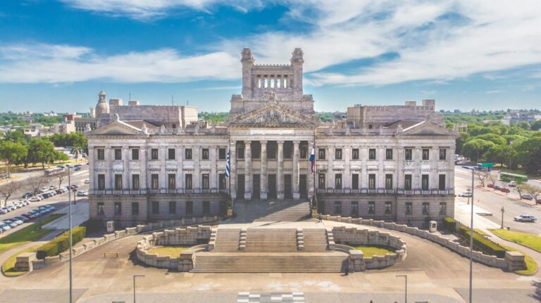 Private Fullday Trip to Montevideo From Buenos Aires