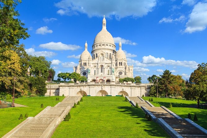 Private Self Guided Walking Tour in Montmartre Paris