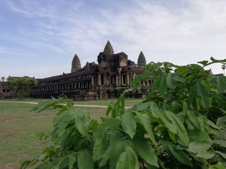 Private Sunrise Tour: Angkor Wat, Bayon and Ta Prohm Temple