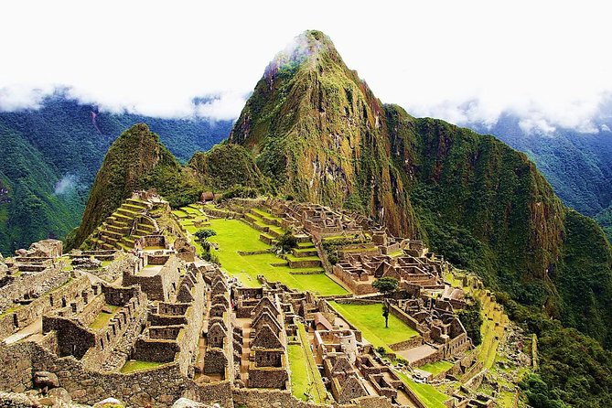 Private Tour: 2-Day Exploration of the Sacred Valley and Machu Picchu