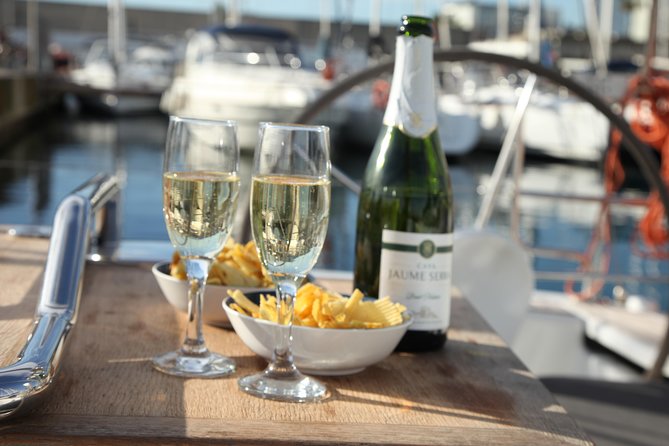 Private Tour: Romantic Sailing Tour From Barcelona