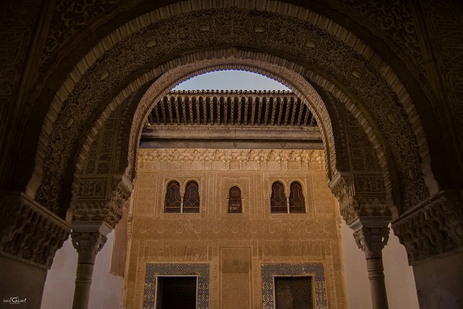 Private Tour to the Alhambra With Nasrid Palaces in Granada