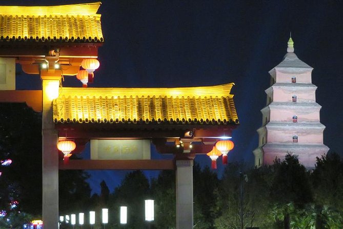 Private Xi’an Night & Food Tour by Tuk Tuk and Public Transportation