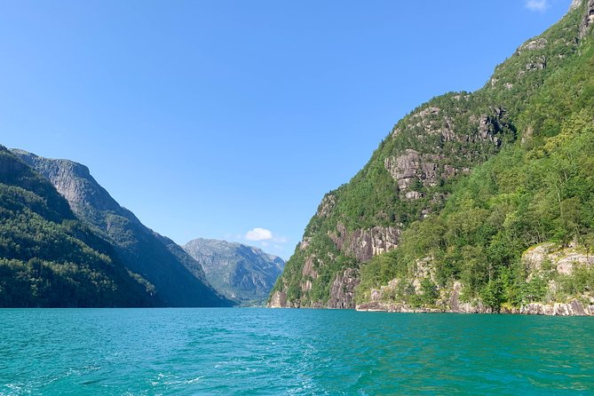 Private Yacht – Fjord, Mountains and Waterfalls Cruise to Modal