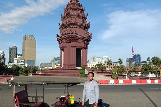 Privately Guided Full Day Tuk Tuk or Van City Tour in Phnom Penh