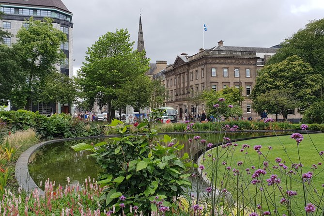 Public Guided Tour of Edinburgh at a Minimum Price – in French