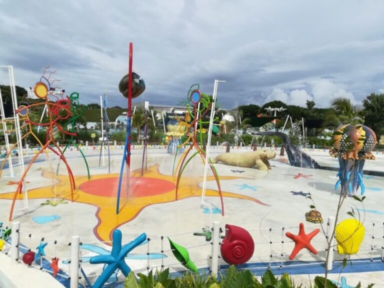 Puerto Princesa: Astoria Water Park Day Pass & Transfers