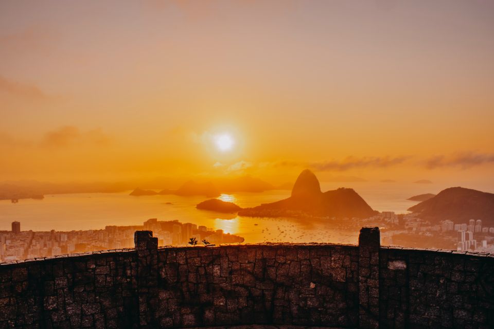 1 rio de janeiro dona marta at sunrise and christ redeemer Rio De Janeiro: Dona Marta at Sunrise and Christ Redeemer