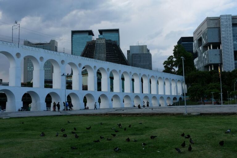 Rio De Janeiro: Walking Tour Pub Crawl in Lapa