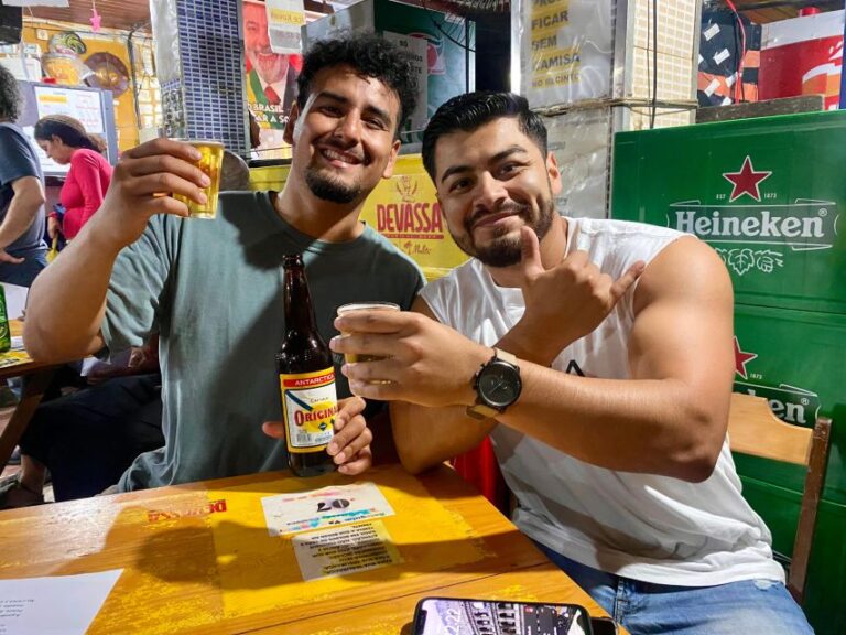 Rio: Pub Crawl in Lapa With Cachaça Tasting and Live Samba