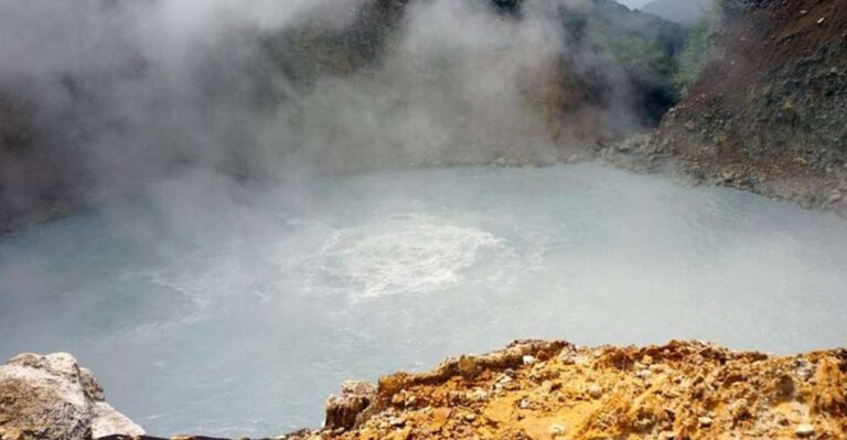 Roseau: Boiling Lake Challenge Hiking Tour With Local Guide