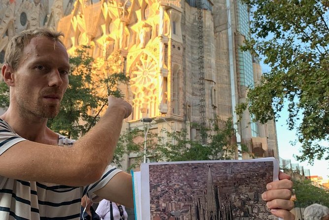 Sagrada Familia Exterior Free Tour: Stories, Secrets & Symbolism